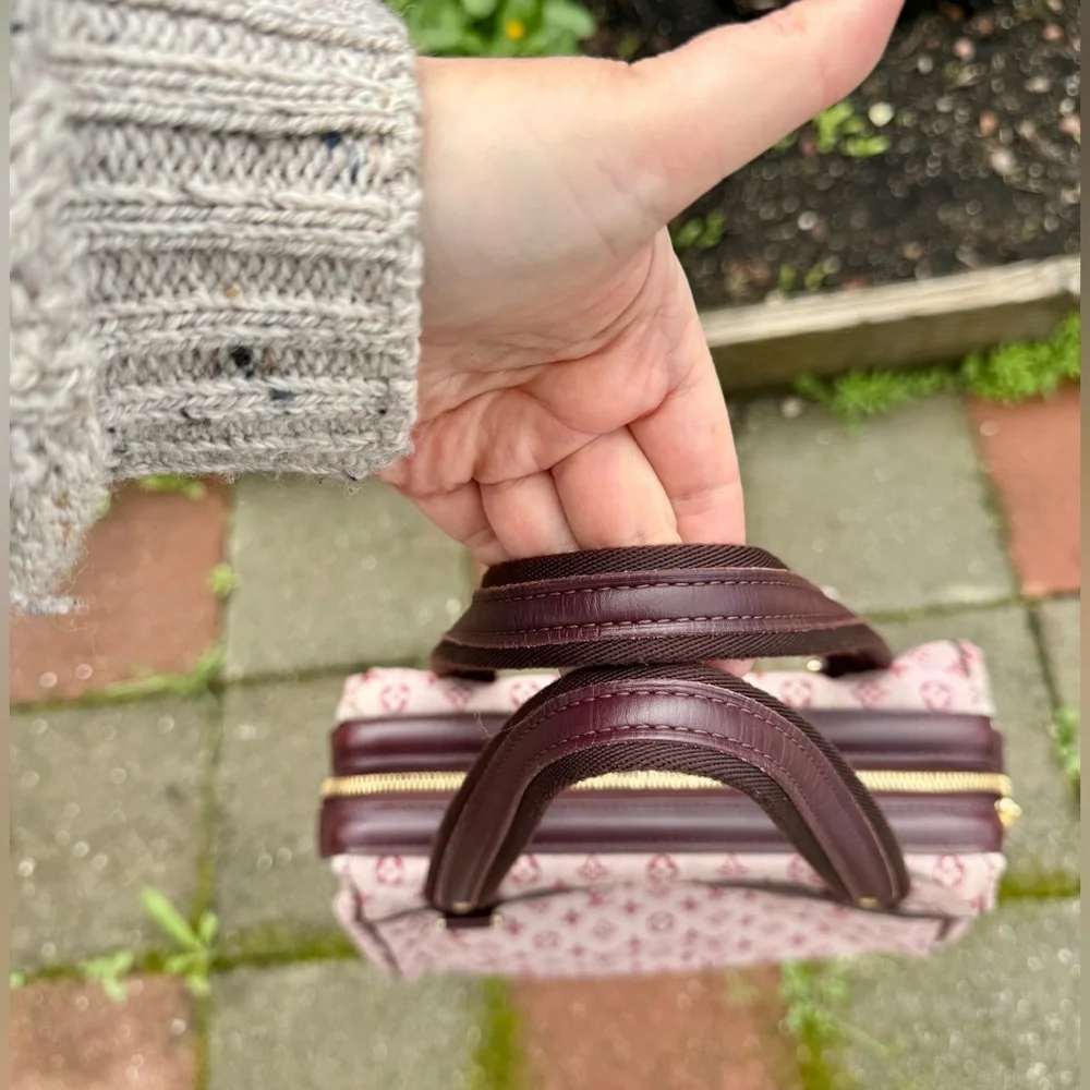 SOLD! Louis Vuitton Mini Lin Josephine Cherry bag. 🍒 - Picture 5 of 12